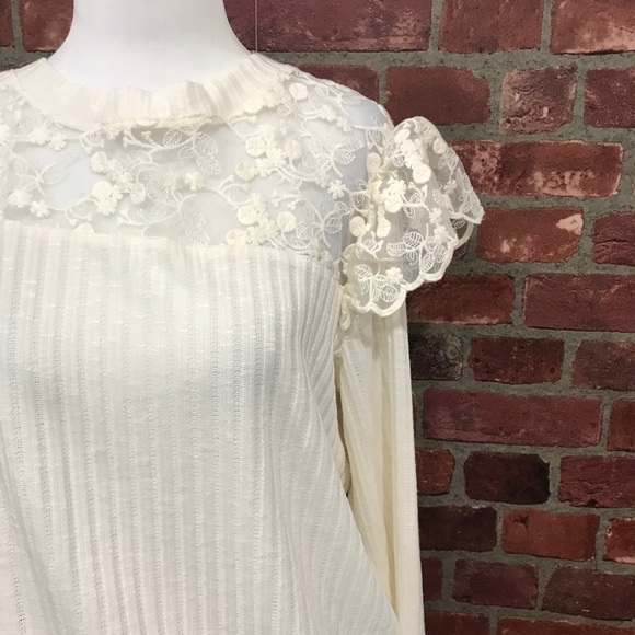 Sz XL Spring Cream Lace Flutter Sleeve Top - Picture 3 of 16
